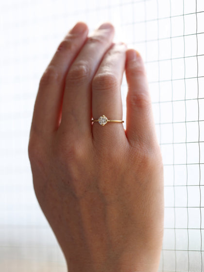 What is a Solitaire Style Engagement Ring?