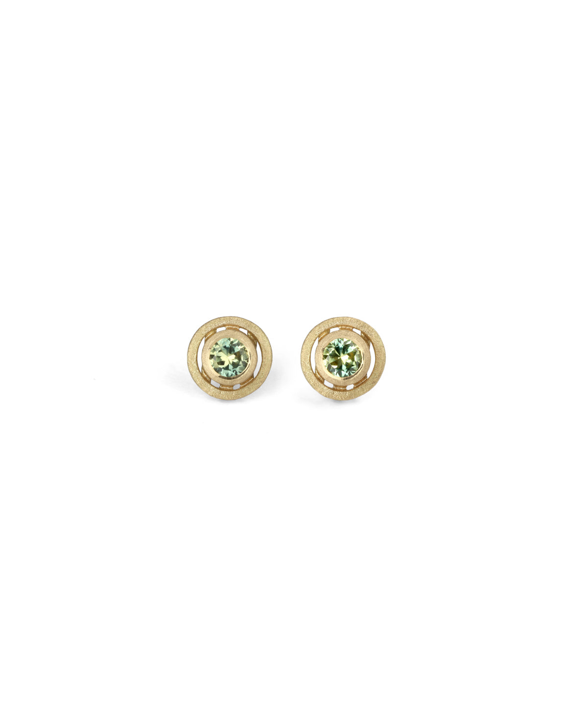 Yellow green sapphire ear studs with geometric circle detail. 18ct yellow gold, textured finish.