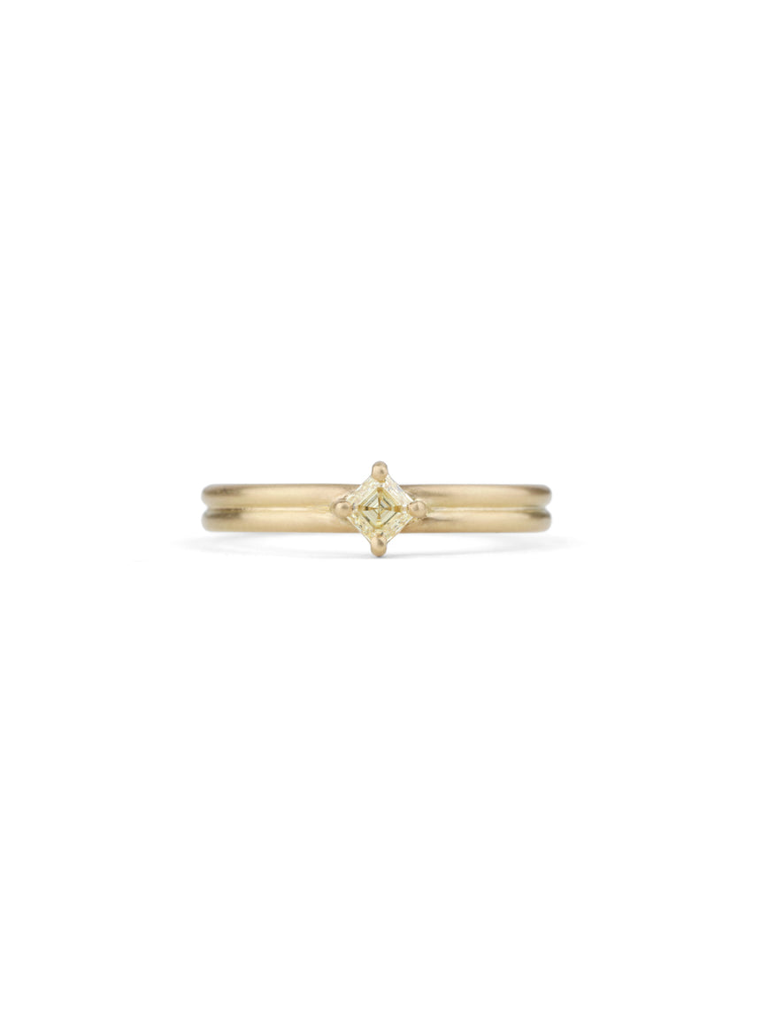 Solitaire ring with light yellow square diamond, on diagonal. Joined double band. 18ct yellow gold, satin finish.