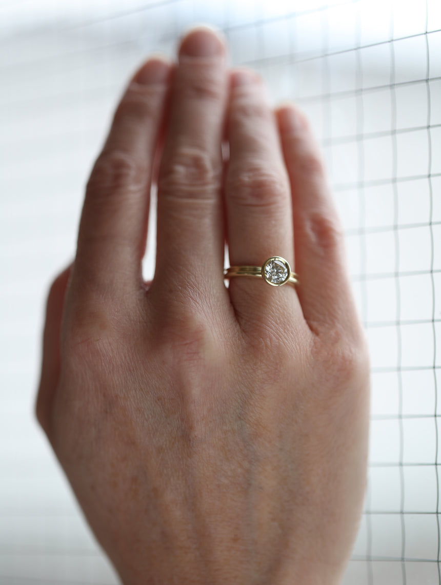 Round Lab Diamond Mirror Nephros Ring