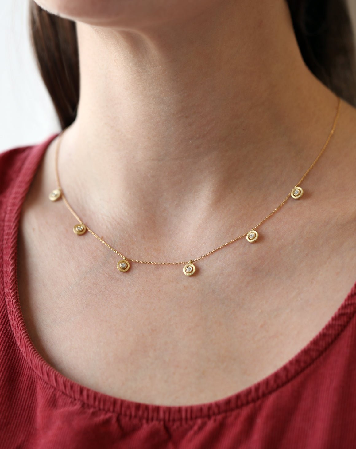 Rope style ring in 18ct yellow gold, satin finish. On neck.