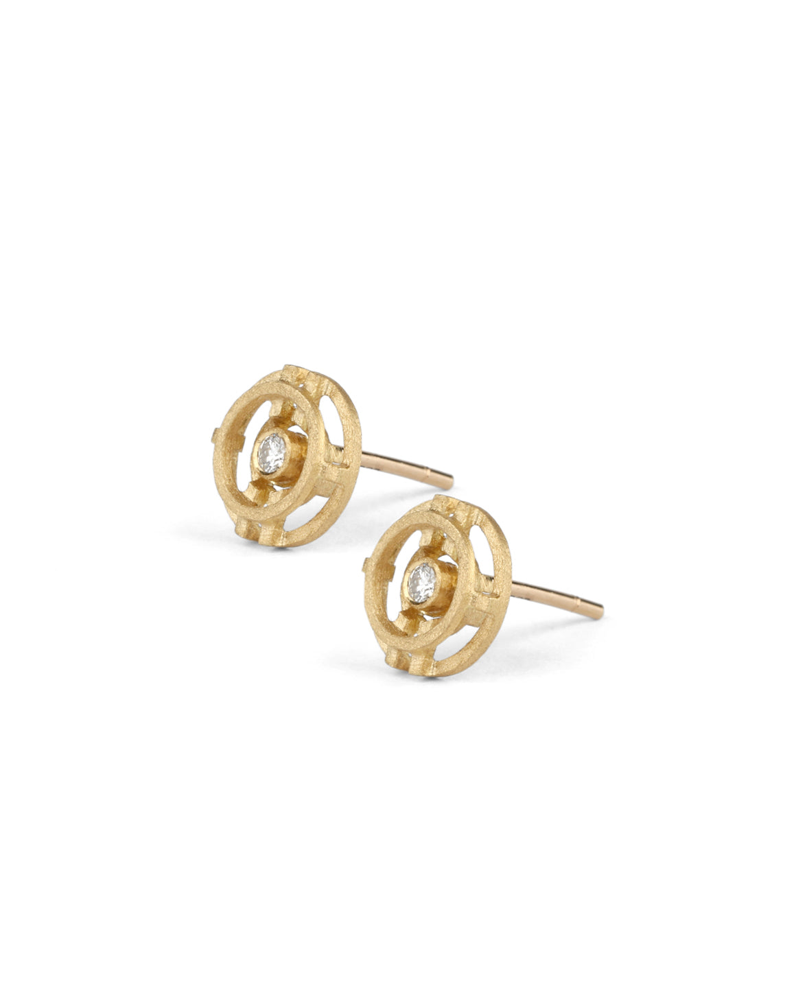 Geometric pendant with concentric circle detail, with central diamond. 18ct yellow gold, textured gold. Side view.