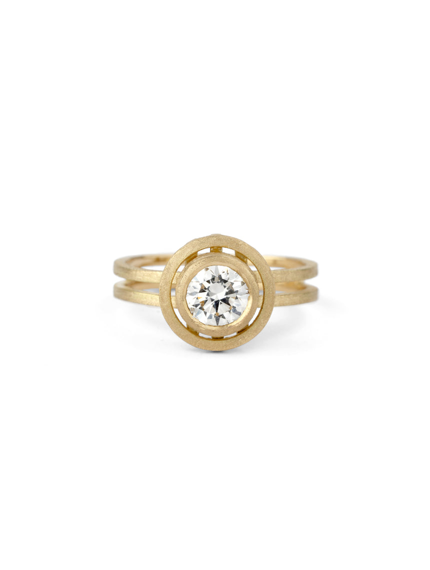 Geometric solitaire ring with circular detail and double band. 18ct yellow gold, textured gold.