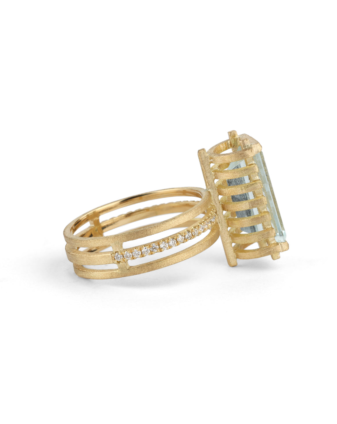 Mirror-cut aquamarine ring with diamond detail on the band, 18ct yellow gold, side profile.