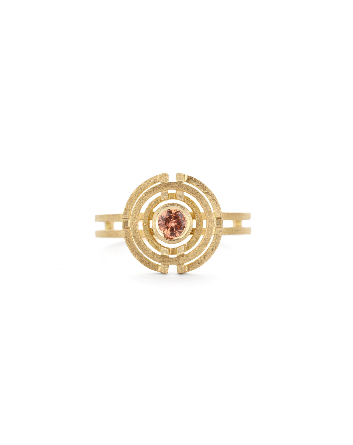 Geometric ring with circular detail and a central peach sapphire, double band. 18ct yellow gold, textured finish.