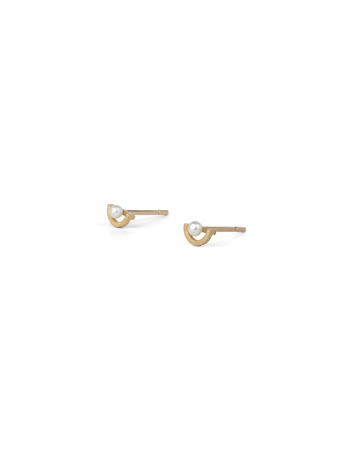 Ear studs with white pearls and semi circle detail. 18ct yellow gold, textured finish. Side view.