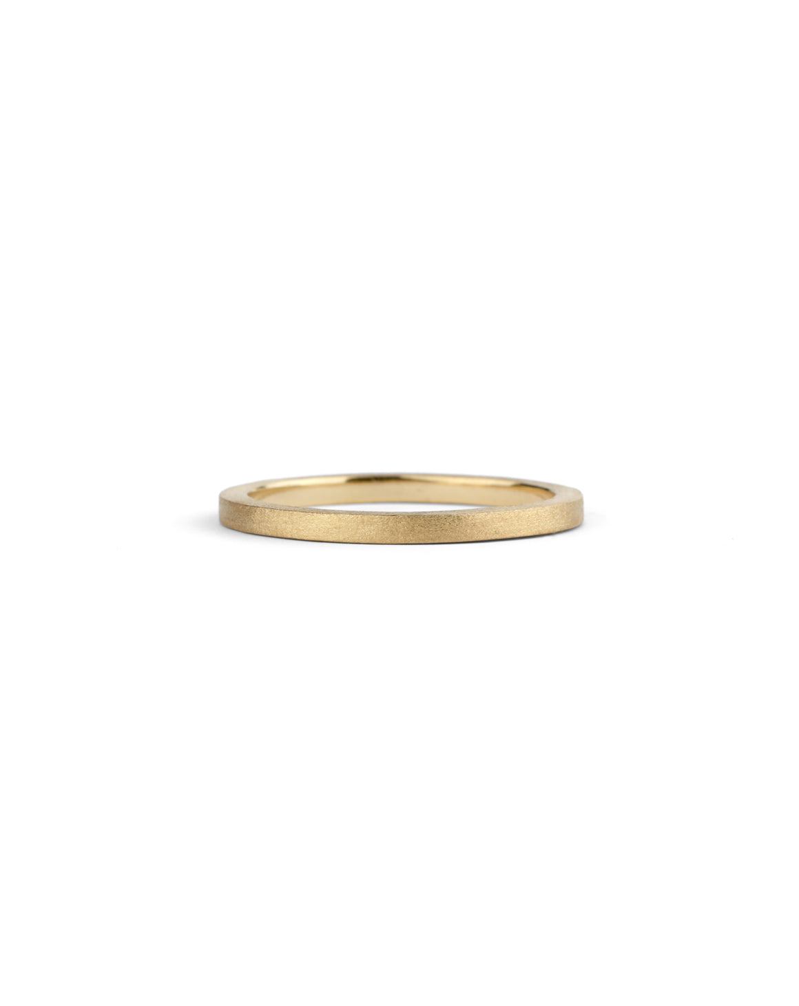 Flat wedding band. 18ct yellow gold, textured finish.