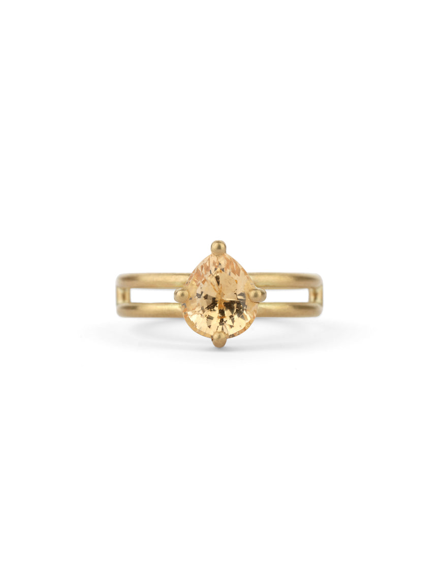 Peach Sapphire Pearshape Split Solo Ring