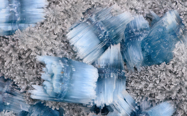 The Crystalline Structures of Metals and Gemstones