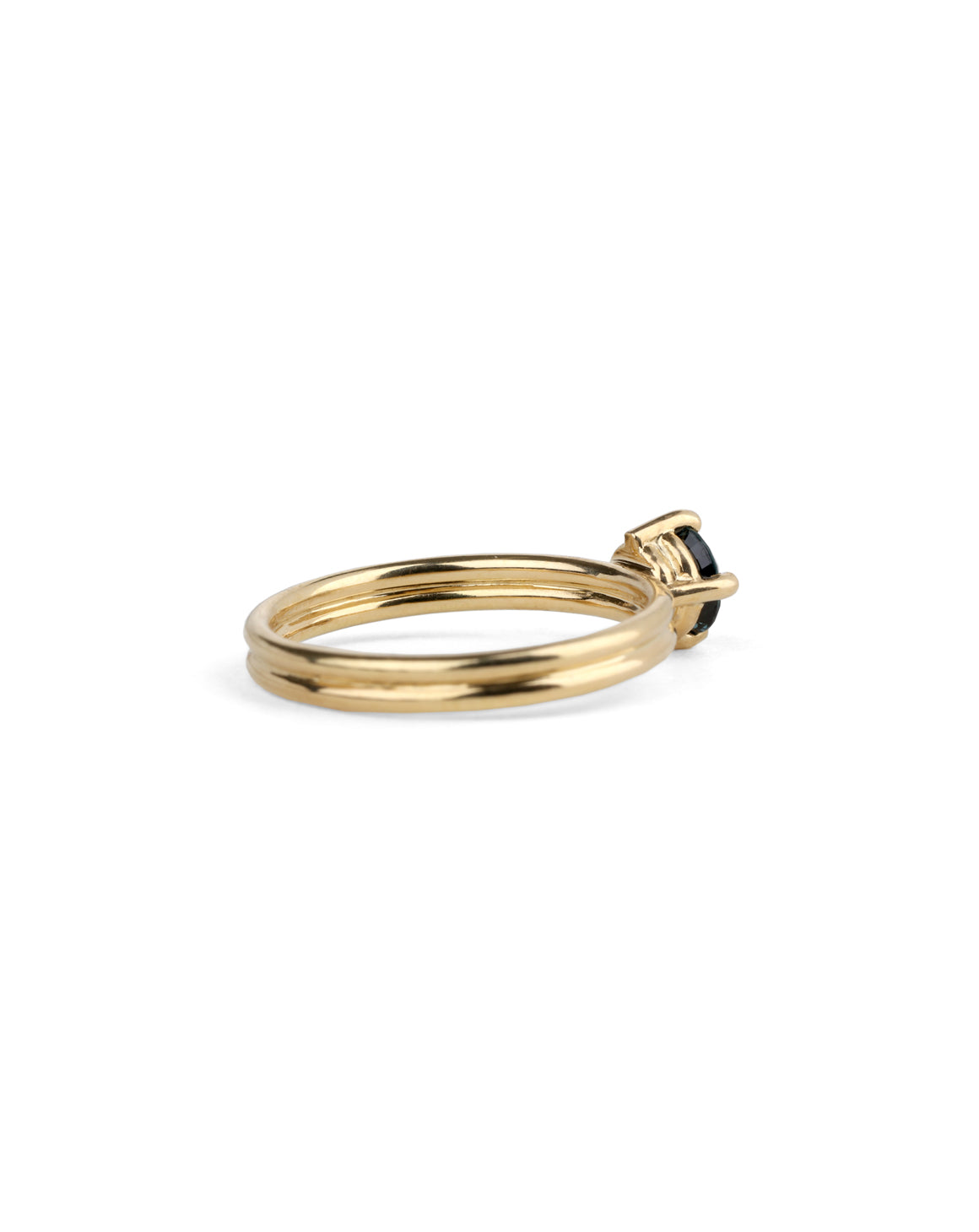 Solitaire ring with teal sapphire and double band. 18ct yellow gold, polished finish. Back view.