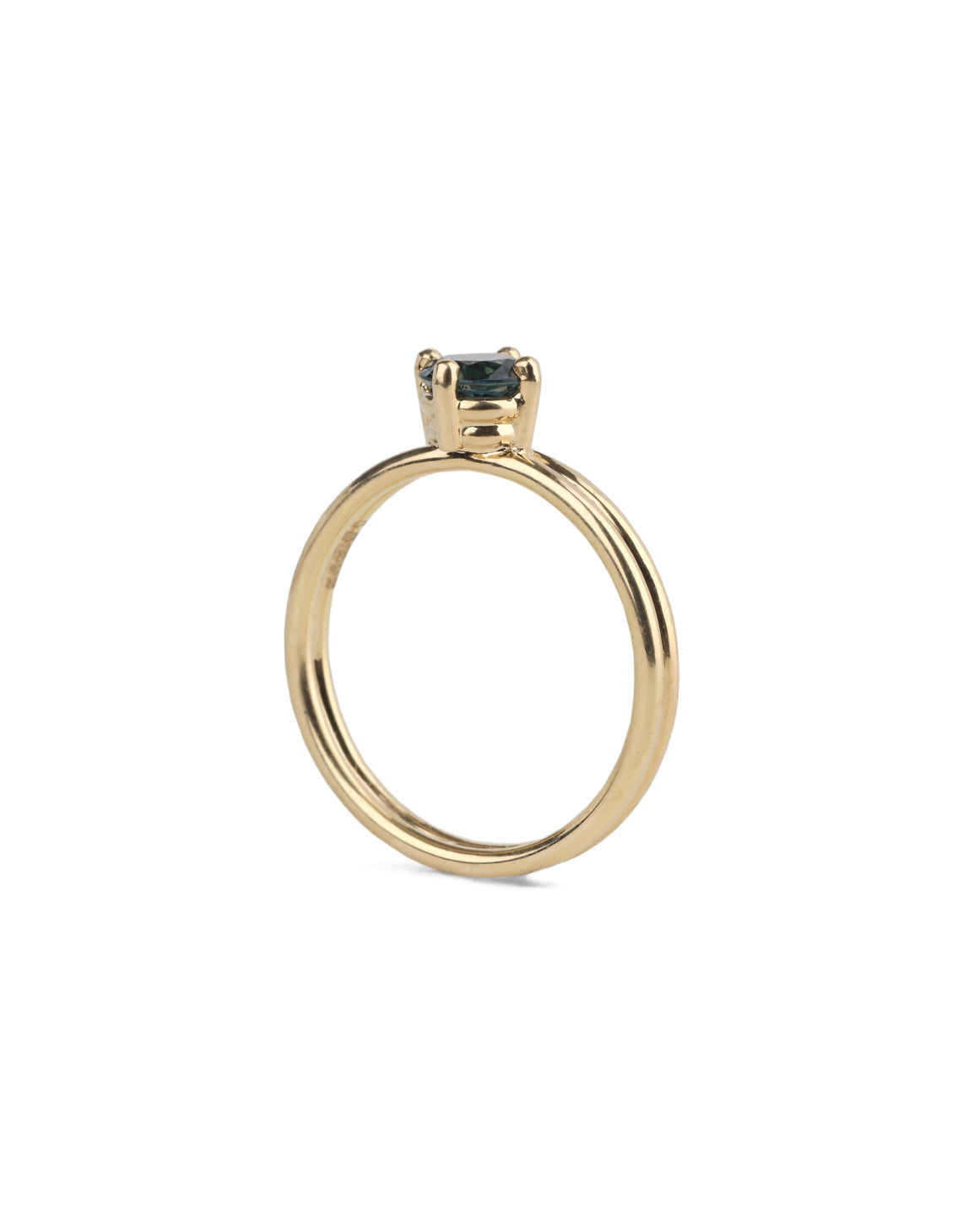 Solitaire ring with teal sapphire and double band. 18ct yellow gold, polished finish. Side view.