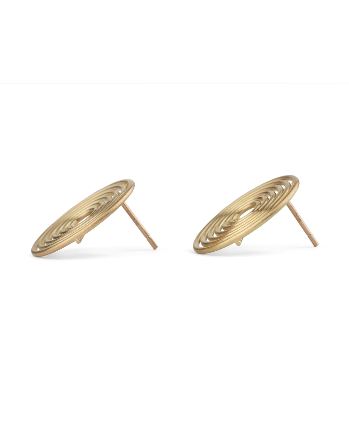 Six circle earstuds, 18ct yellow gold satin finish. Side detail.