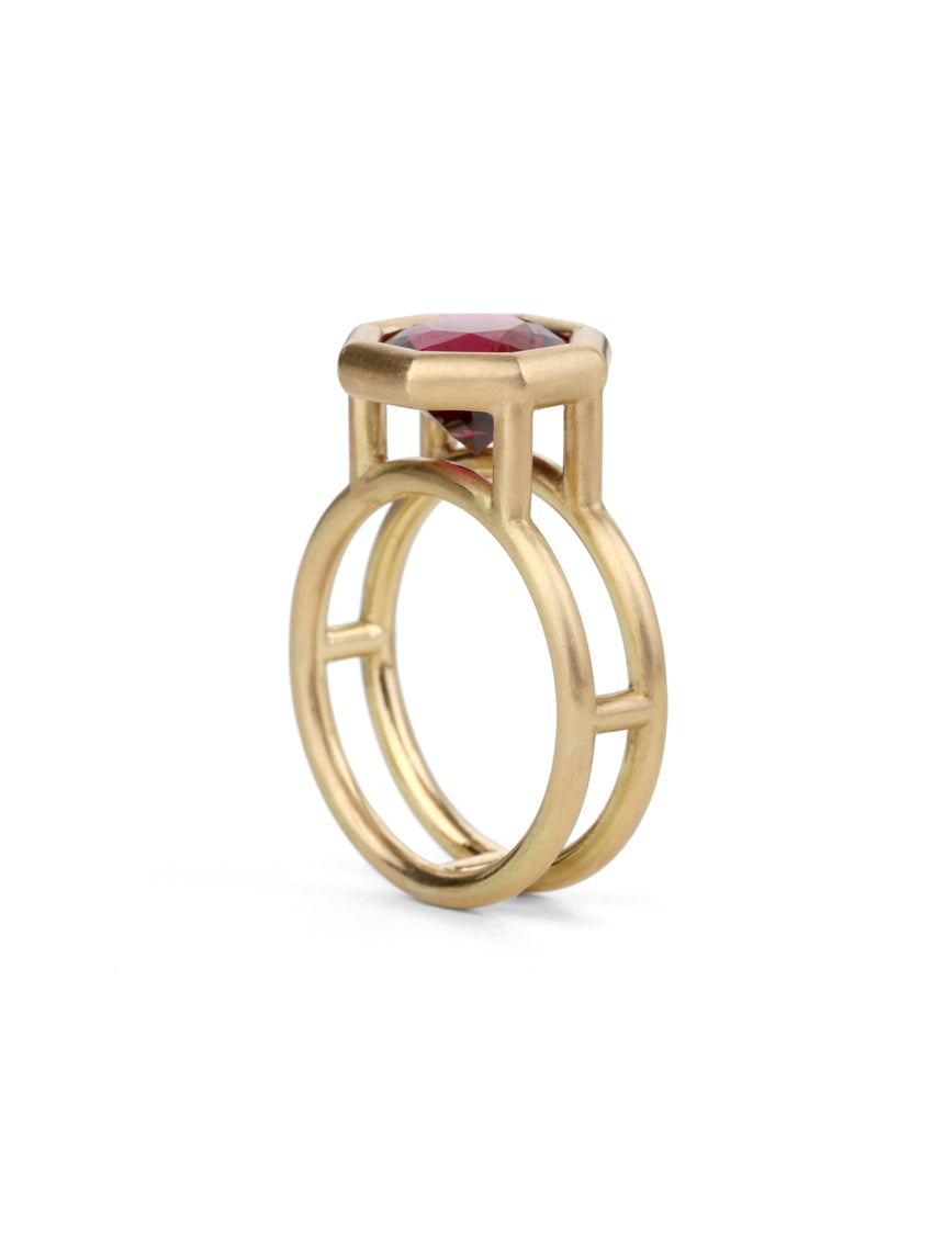 Octagonal red garnet ring with a double band. 18ct yellow gold, satin finish.
