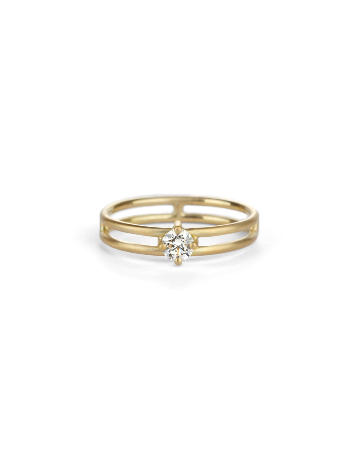 Solitaire ring with round white diamond and double band. 18ct yellow gold, satin finish.