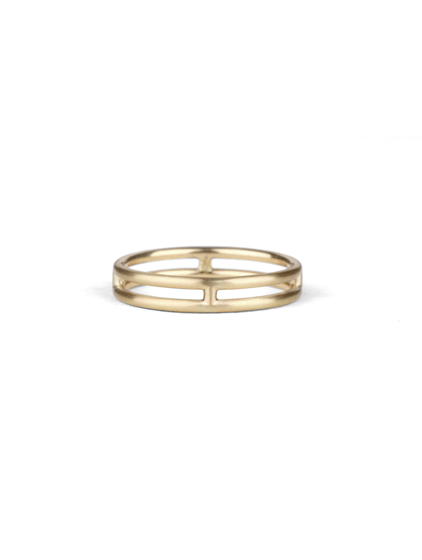 18ct yellow gold double band ring, satin finish.