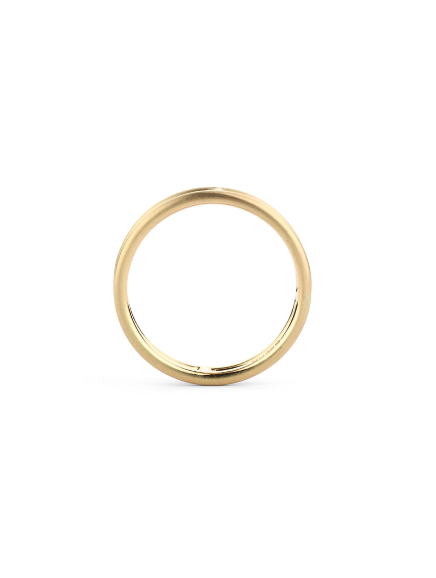 18ct yellow gold double band ring, satin finish. Side view.
