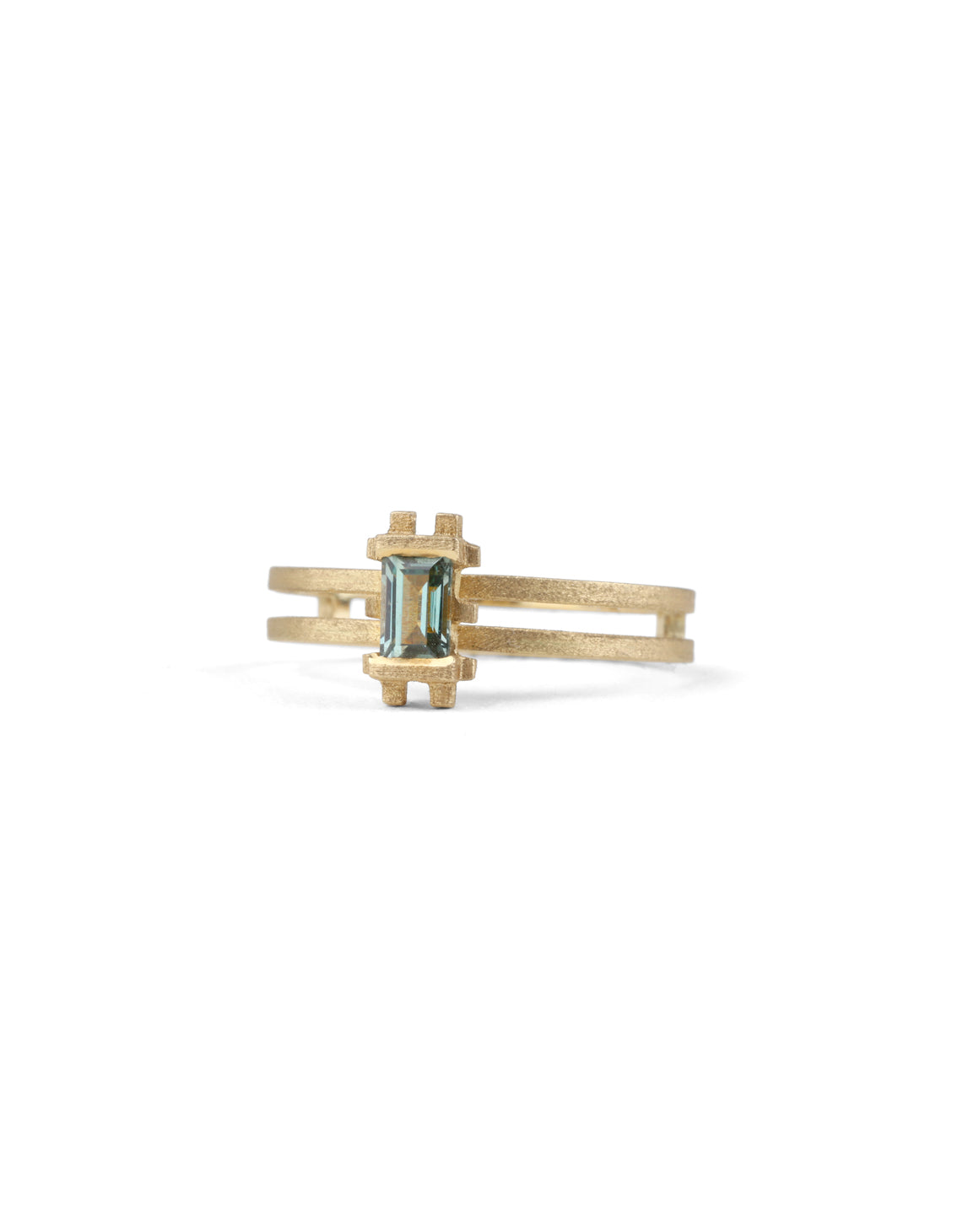 Rectangle green sapphire ring with geometric setting and double band. 18ct yellow gold, textured finish.