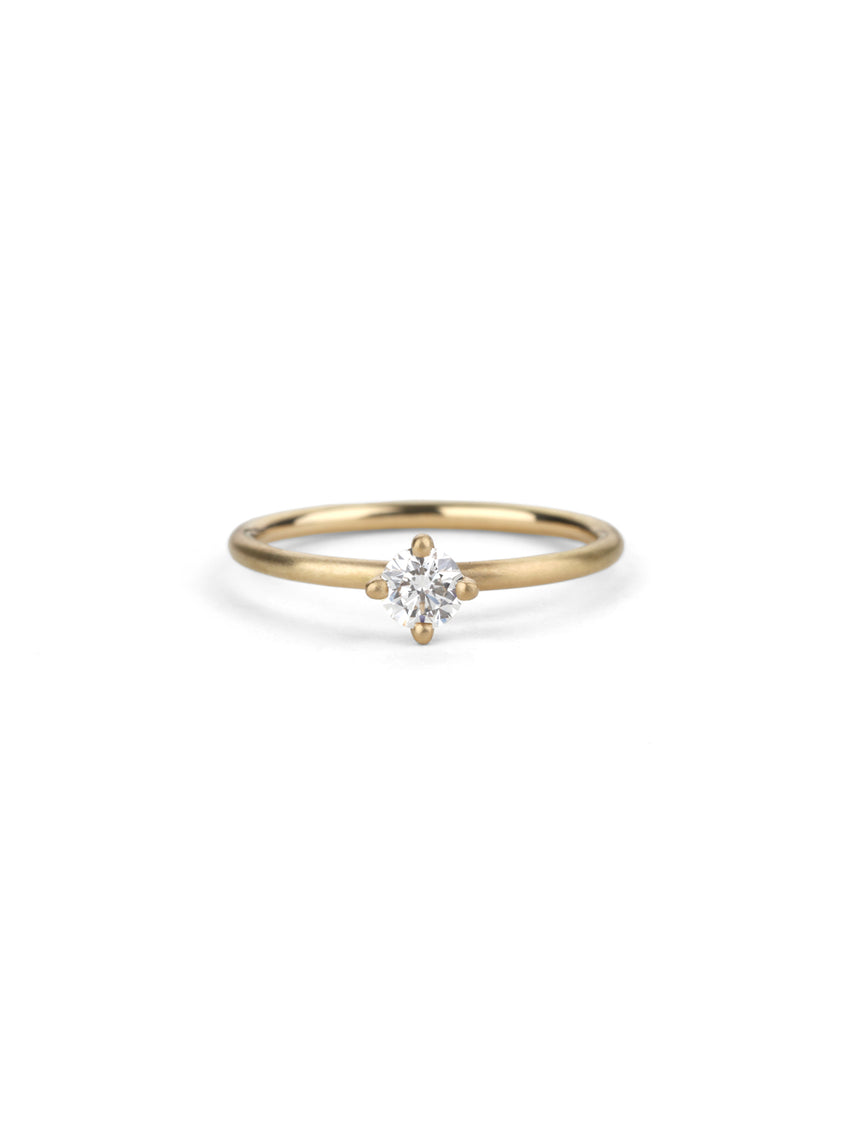 Solitaire ring with round white diamond, four claw setting. 18ct yellow gold, satin finish.