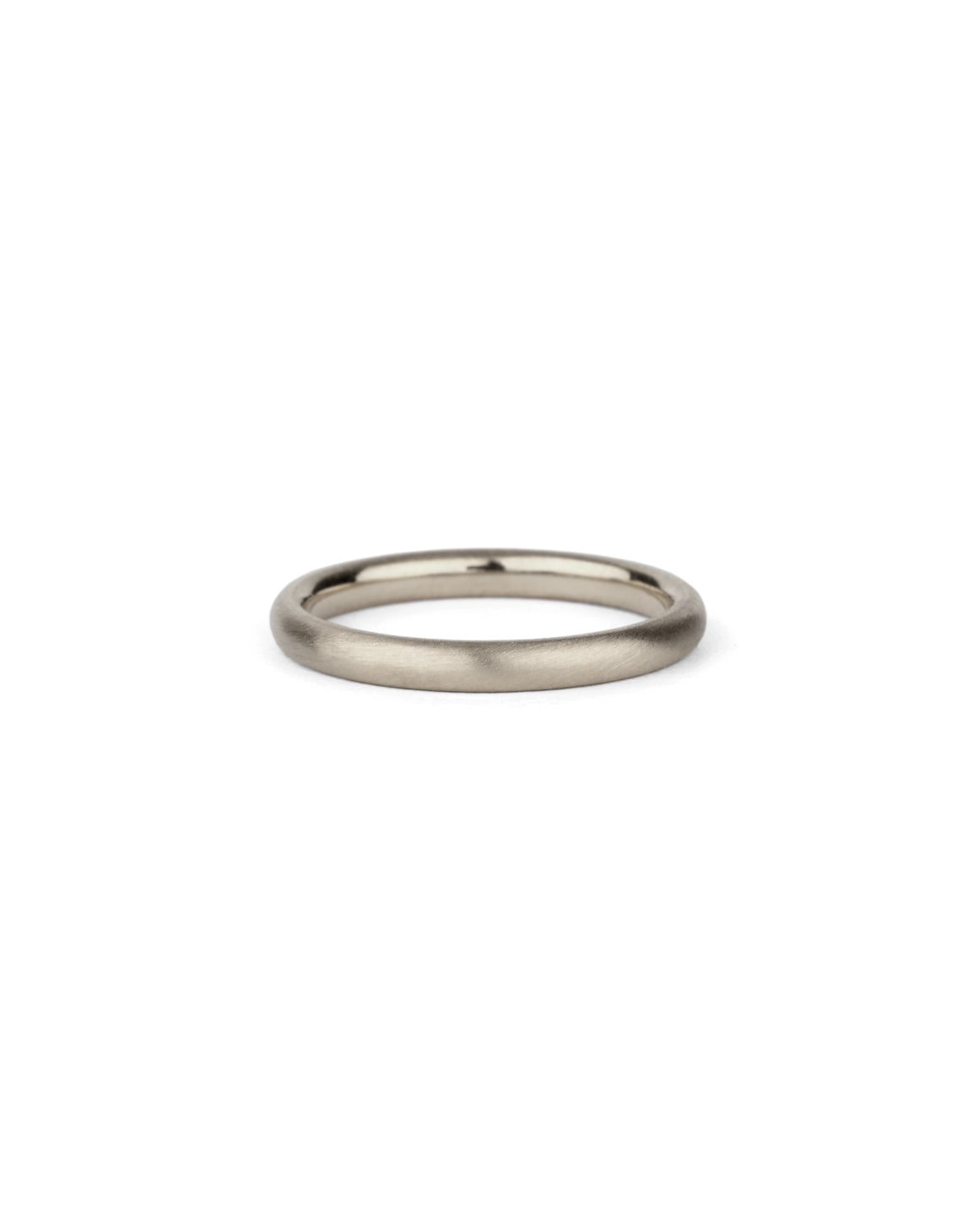 Curved ring band. 18ct white gold, satin finish.