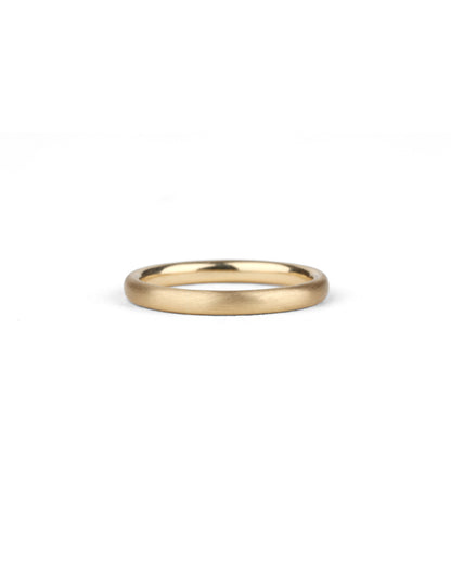 Curved ring band. 18ct yellow gold, satin finish.