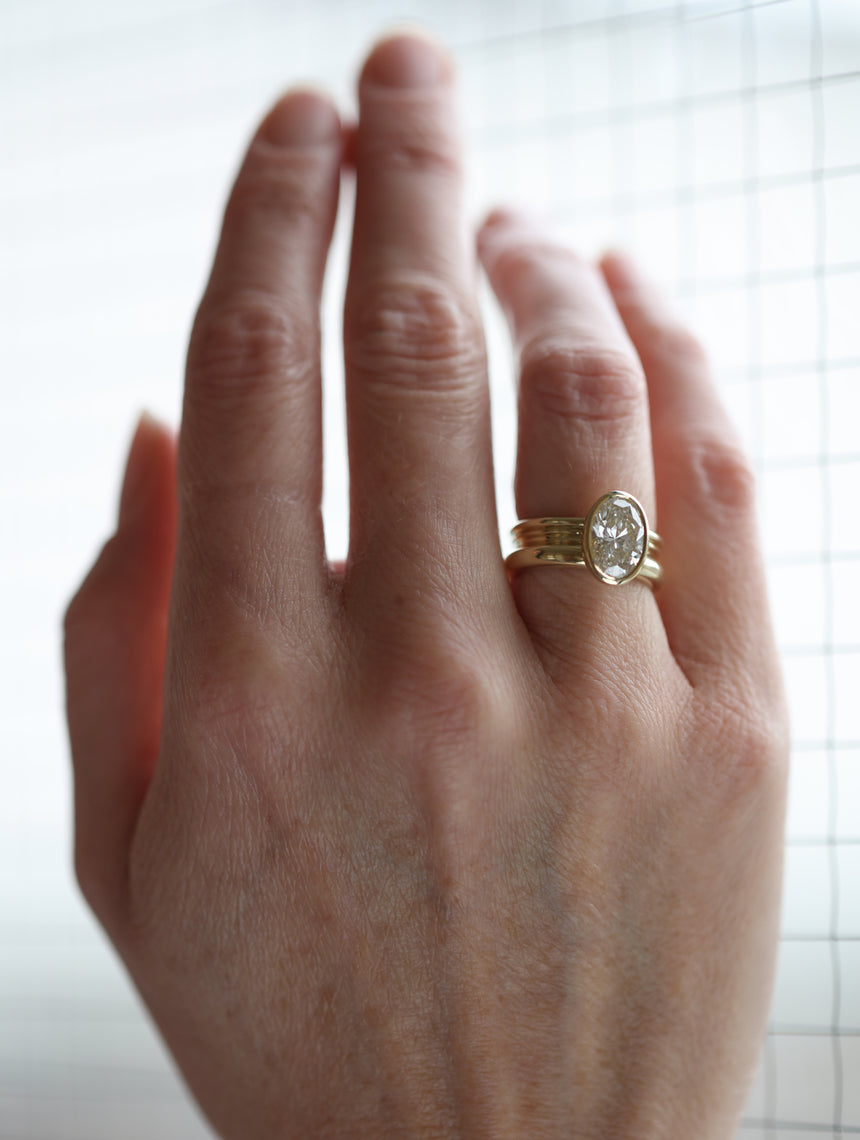 Oval Lab Diamond Mirror Column Ring