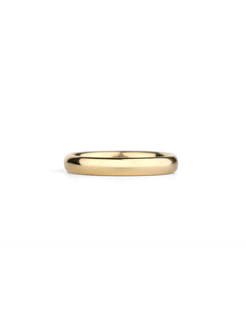 Curved ring band. 18ct yellow gold, polished finish.