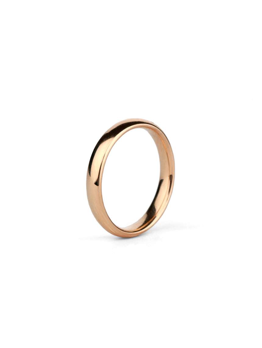 Curved ring band. 18ct rose gold, polished finish.