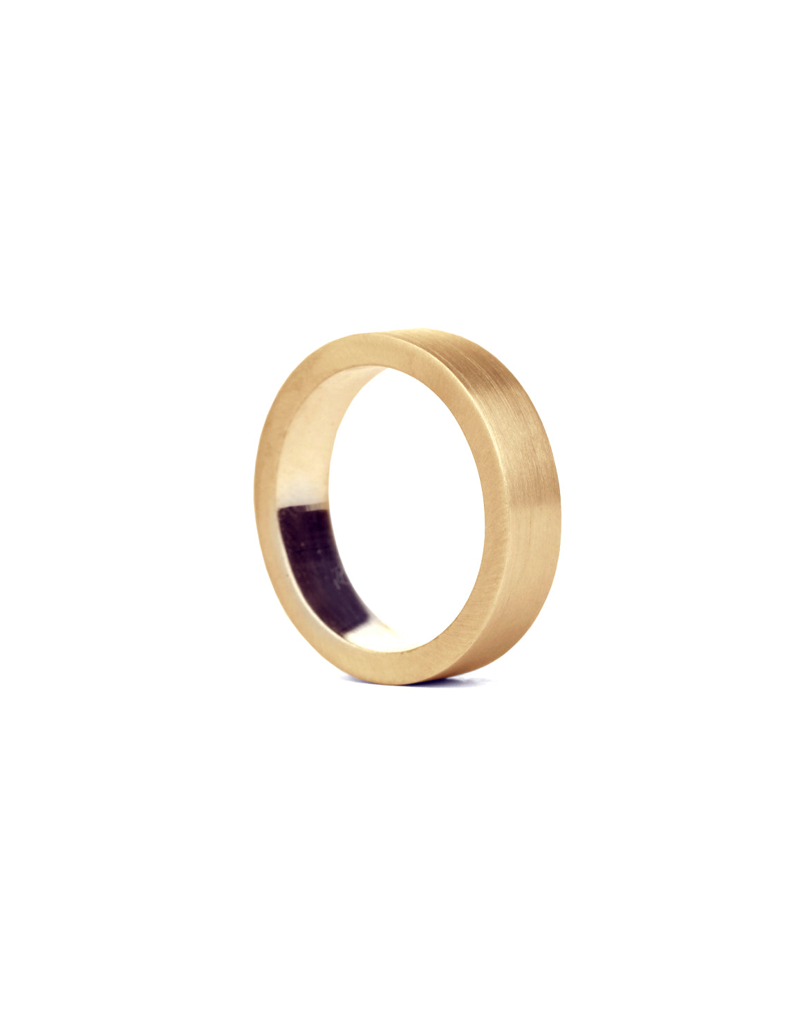Flat wedding band. 18ct yellow gold, satin finish.