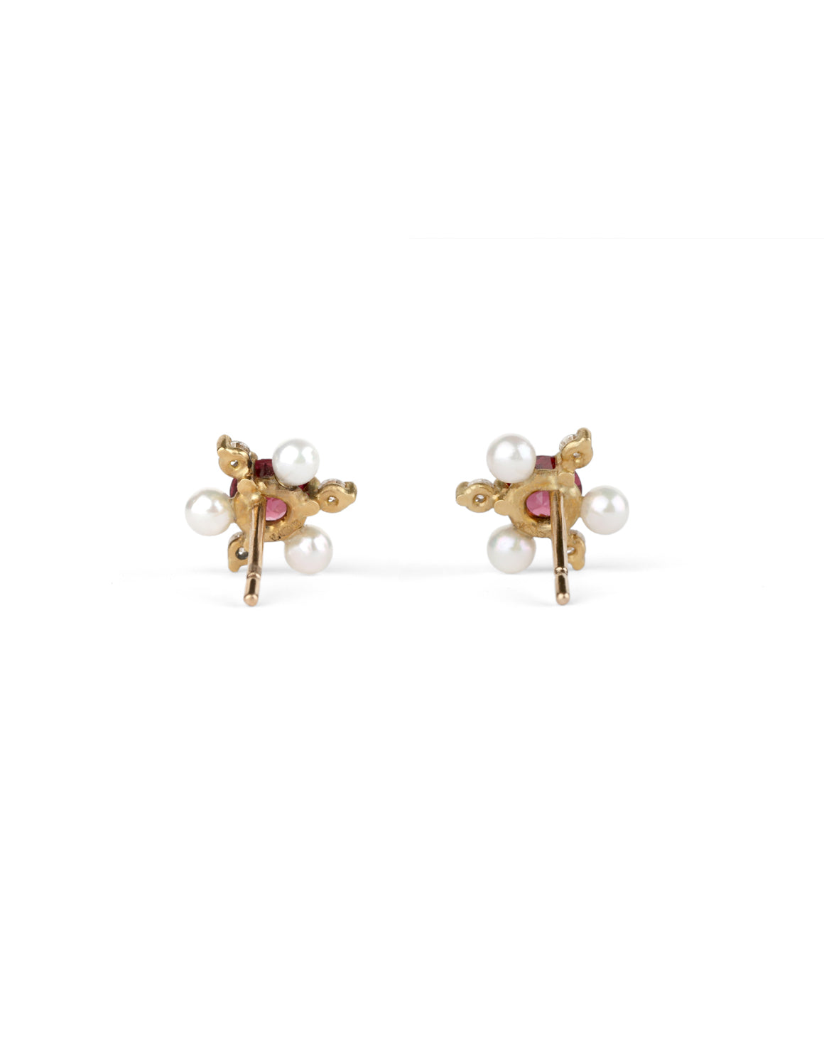 Earstuds with red garnet, white pearls and white diamonds. 18ct yellow gold, satin finish. Back view.