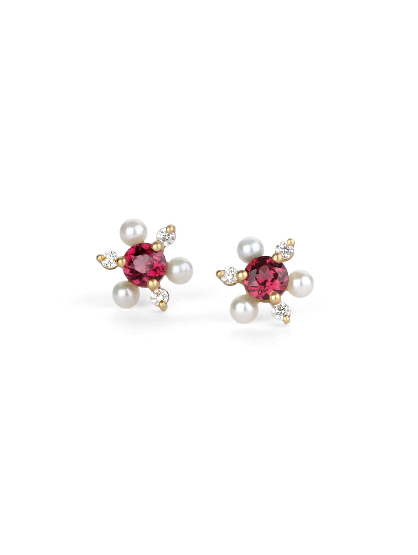 Earstuds with red garnet, white pearls and white diamonds. 18ct yellow gold, satin finish.