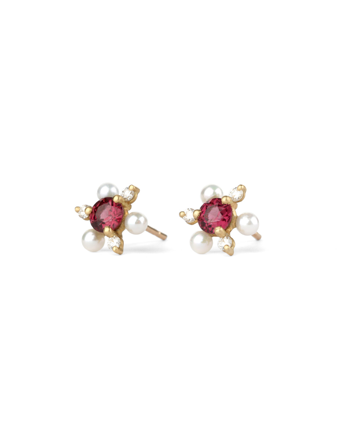 Earstuds with red garnet, white pearls and white diamonds. 18ct yellow gold, satin finish.