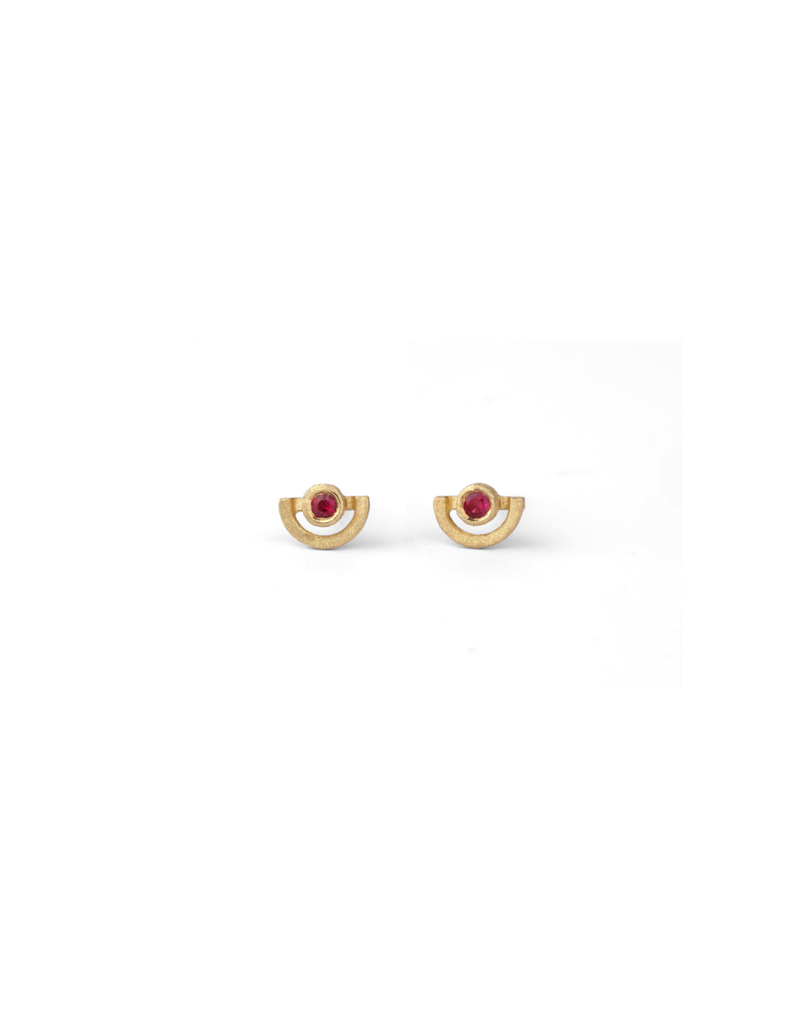 Earstuds with semicircle detail and ruby. 18ct yellow gold, textured finish.