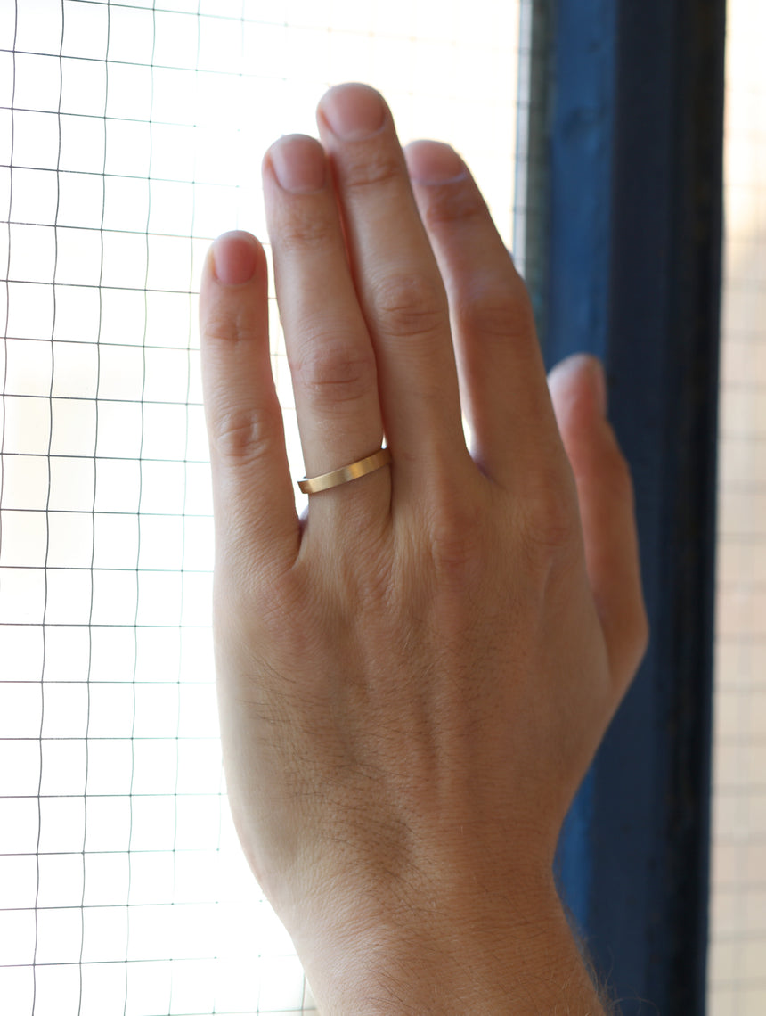 Flat wedding band. 18ct yellow gold, satin finish. On hand.