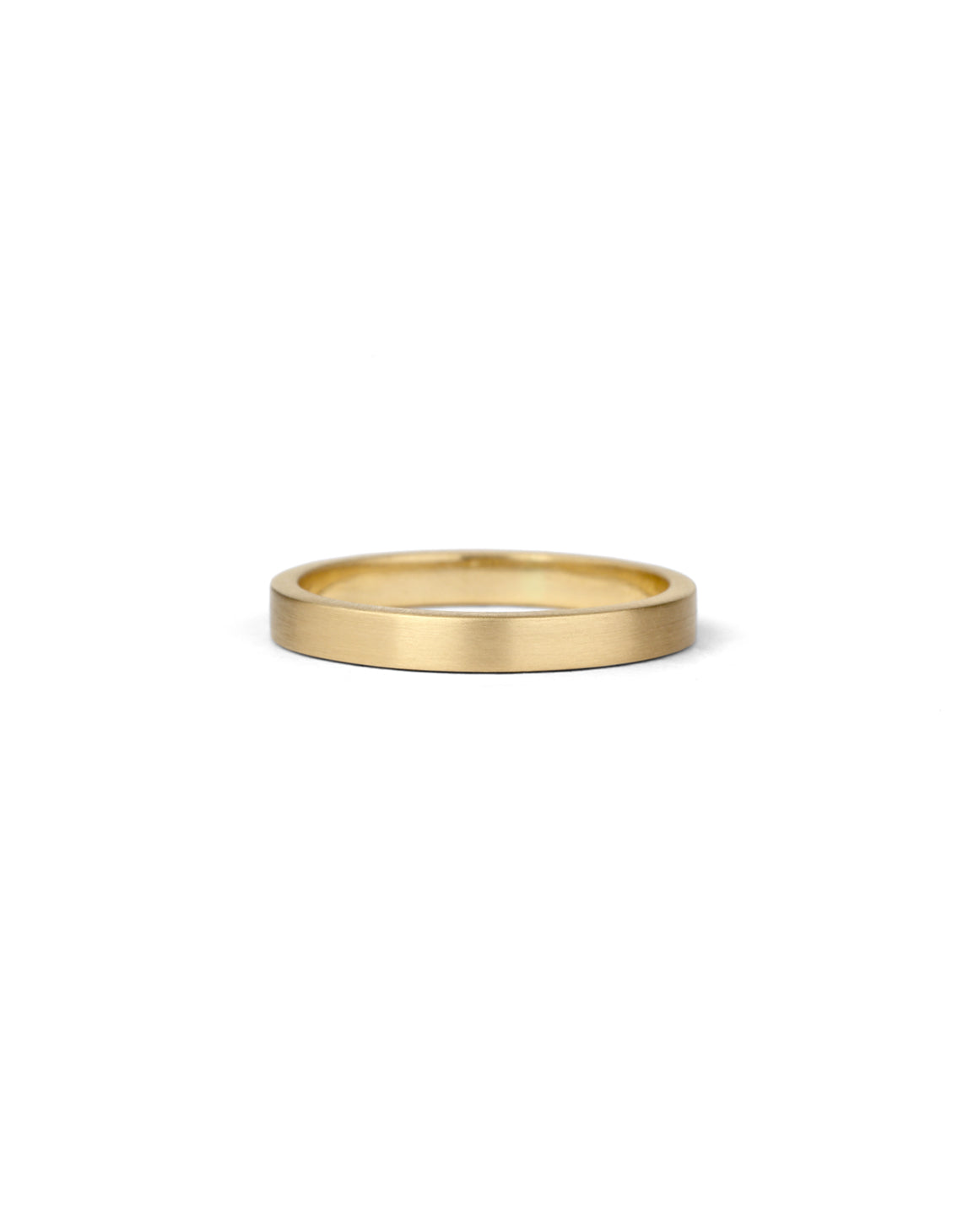 Flat wedding band. 18ct yellow gold, satin finish.