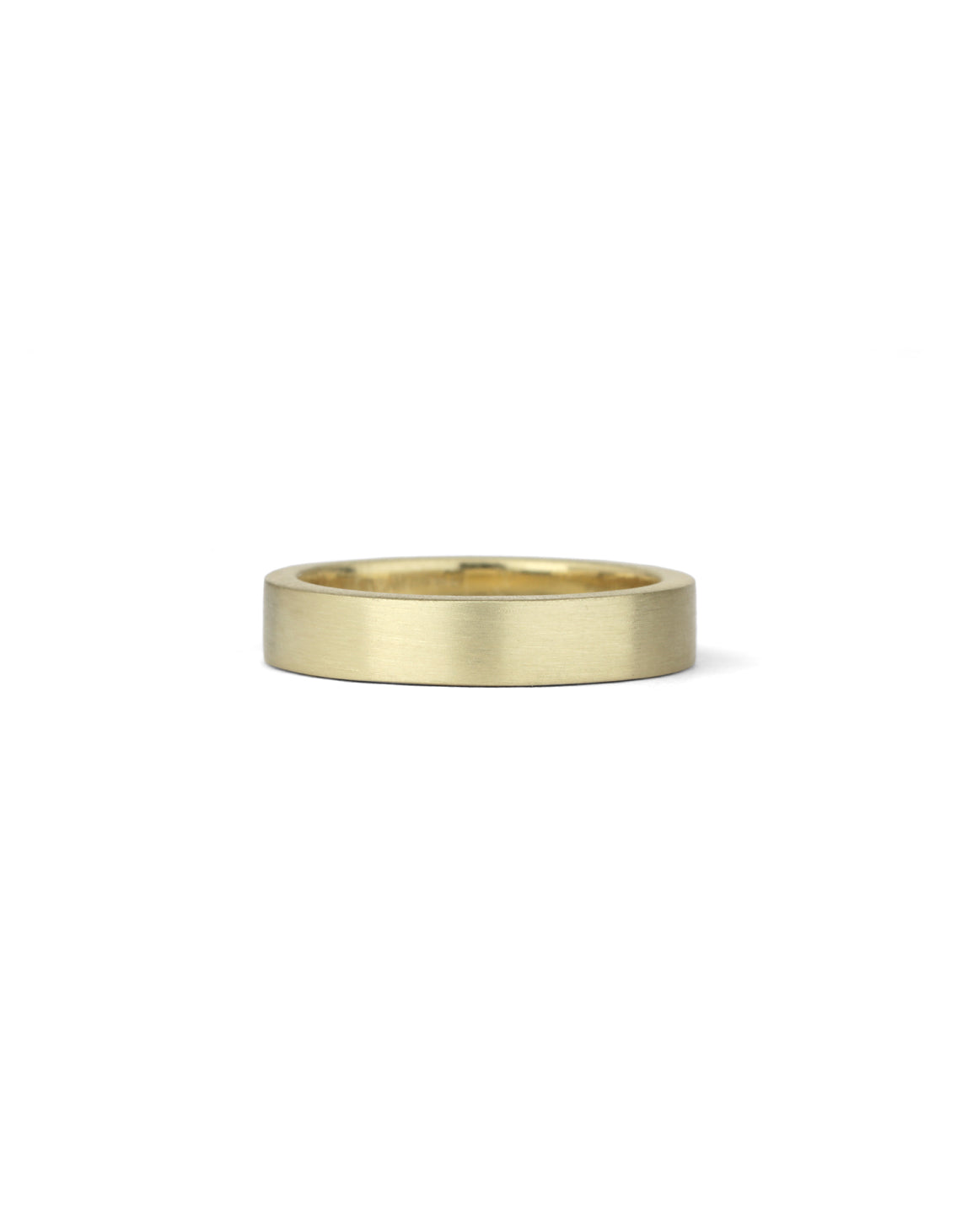 Flat wedding band. 18ct yellow gold, satin finish.
