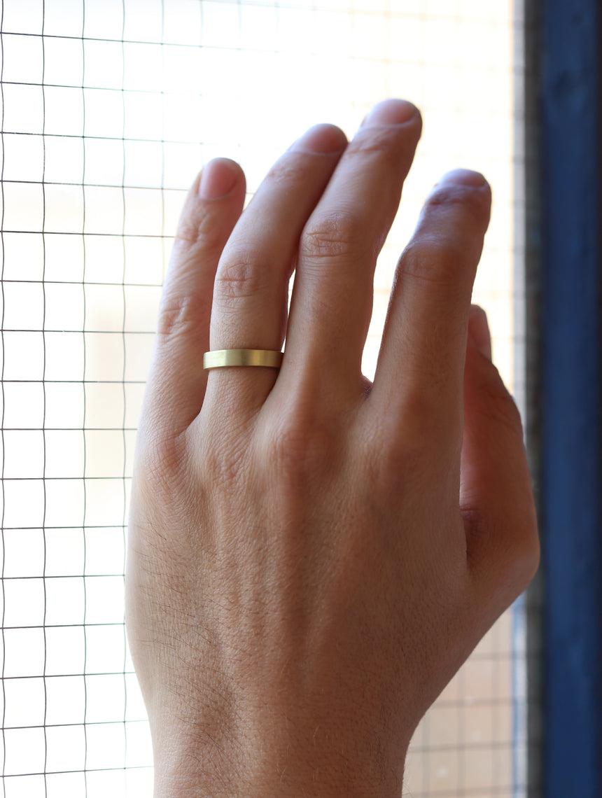 Flat wedding band. 18ct yellow gold, satin finish. On hand.