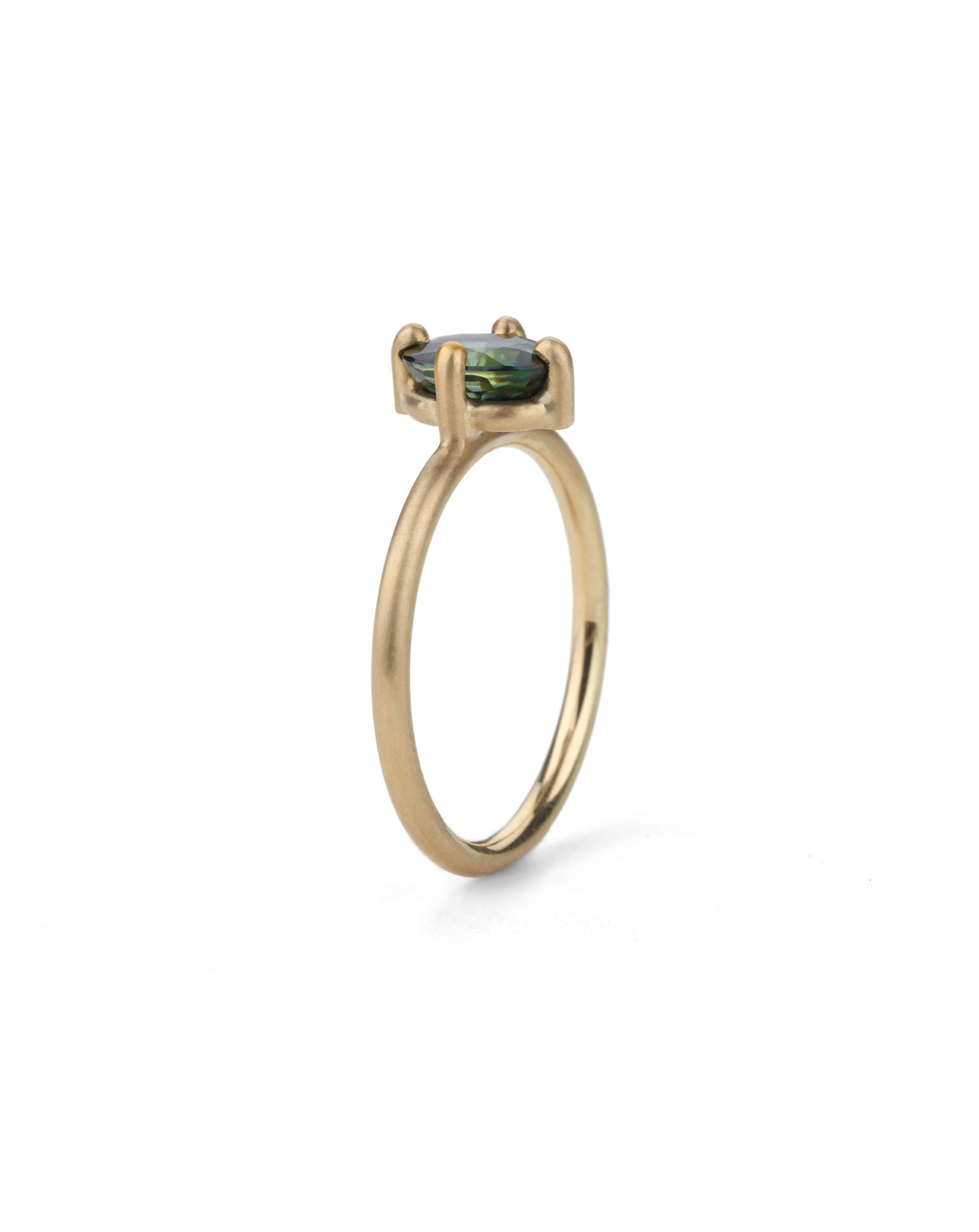 Solitaire ring with oval teal sapphire. 18ct yellow gold, satin finish. Side view.