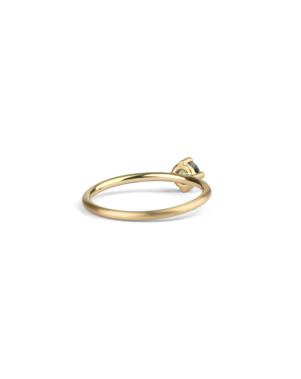 Solitaire ring with round teal sapphire. 18ct yellow gold, satin finish. Back view.