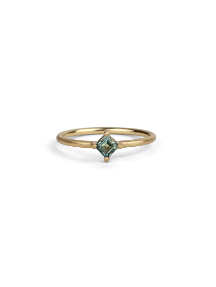 Square green/blue Sapphire Ring, diagonal setting with four claws. 18ct yellow gold with a satin finish.