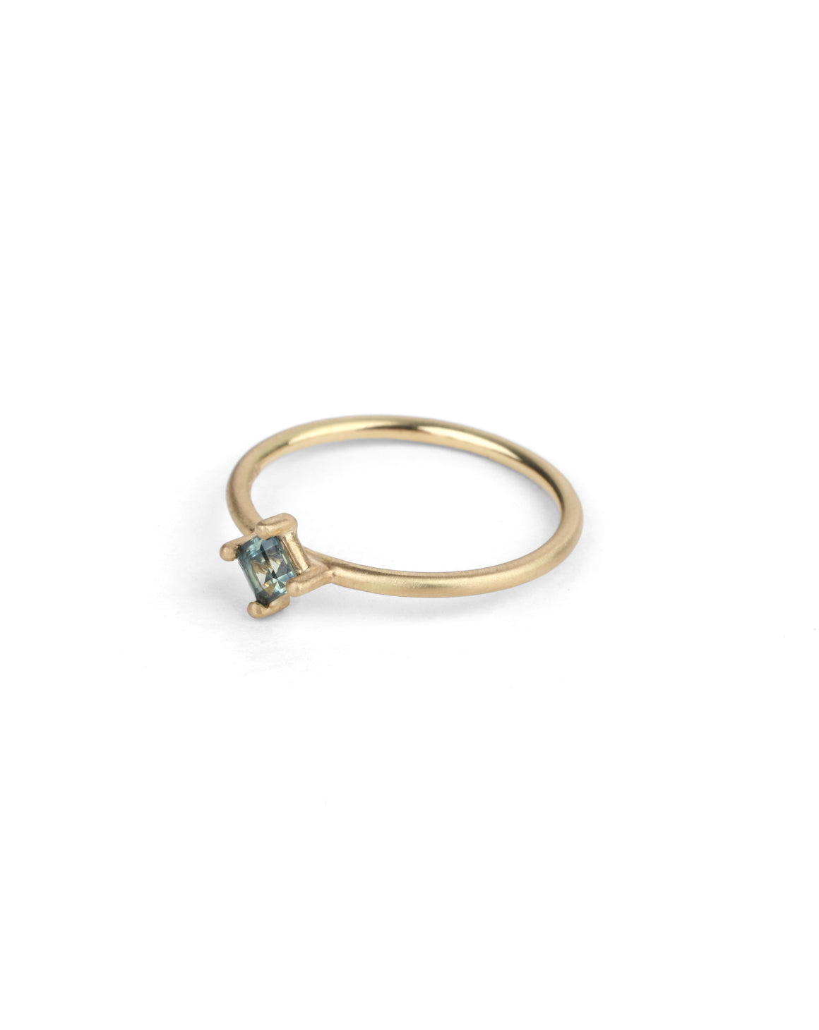 Square green/blue Sapphire Ring, diagonal setting with four claws. 18ct yellow gold with a satin finish. Side view.