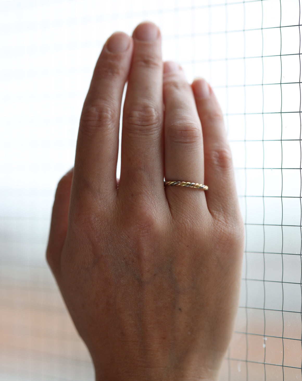 Rope style ring in 18ct yellow gold, satin finish. On hand.