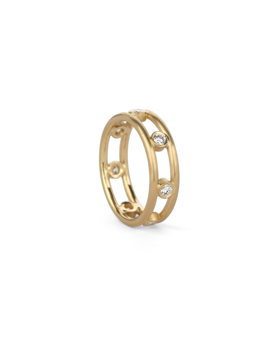 Ring with double band and seven white diamonds set in between. 18ct yellow gold, satin gold.