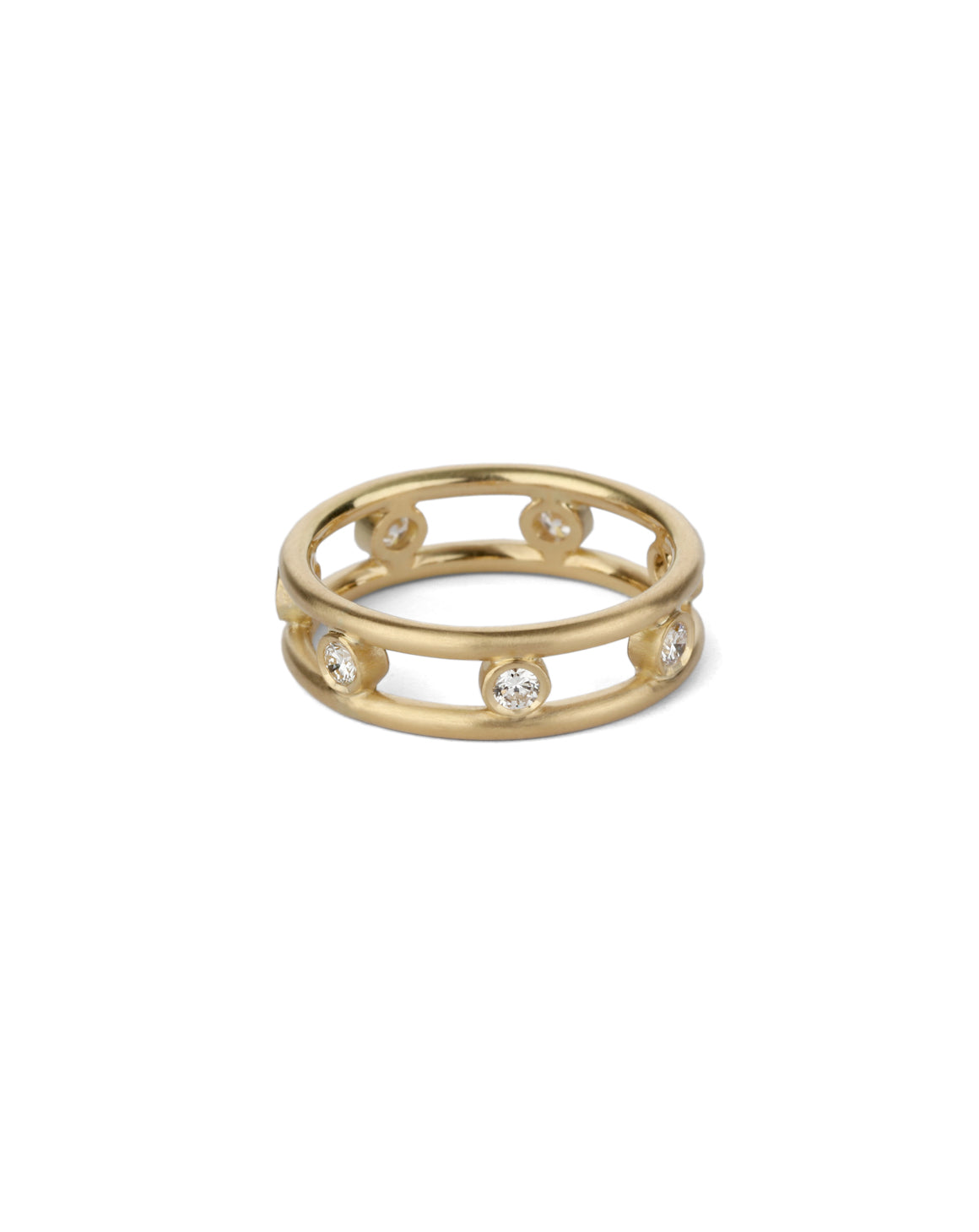 Ring with double band and seven white diamonds set in between. 18ct yellow gold, satin gold.