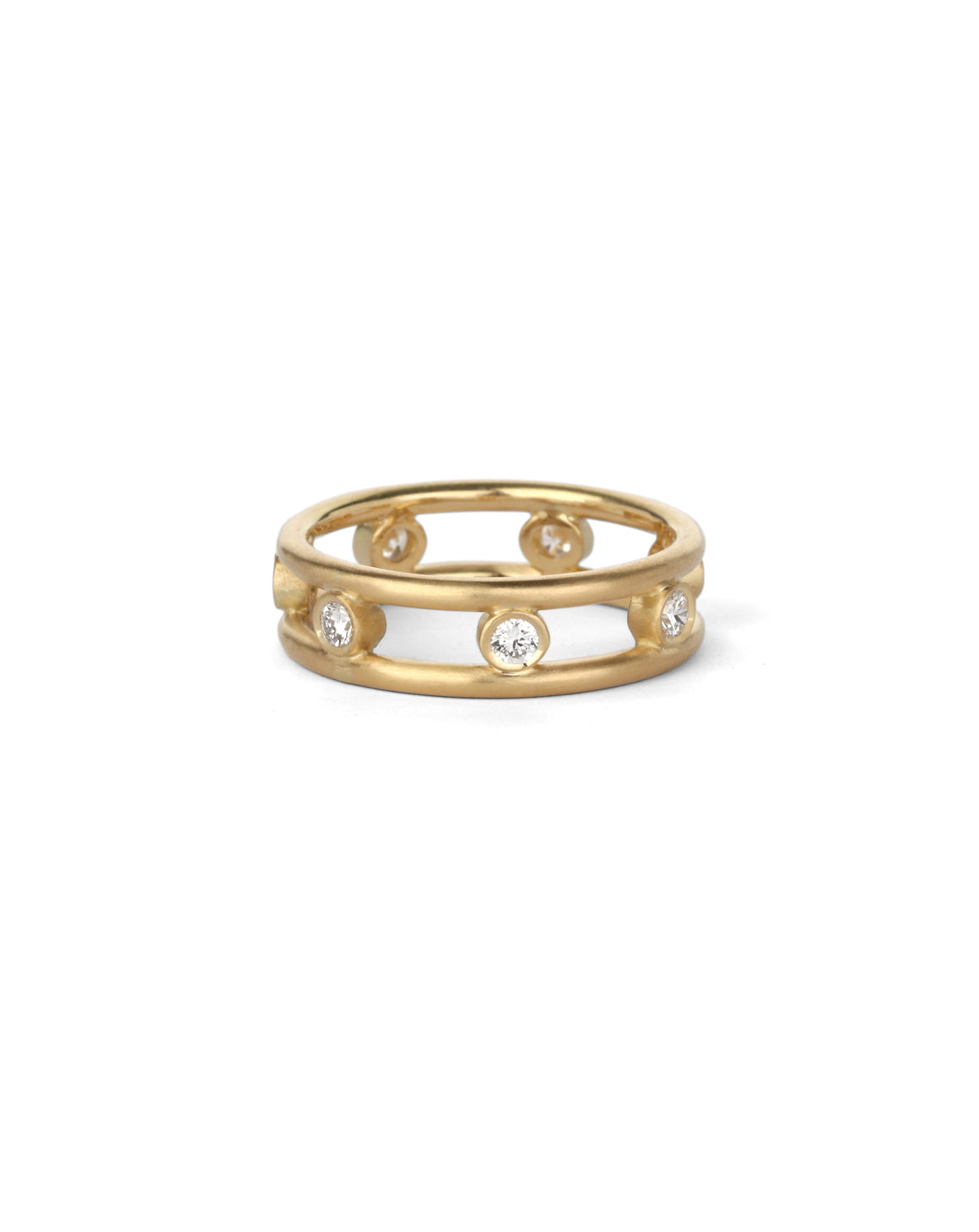 Ring with double band and seven white diamonds set in between. 18ct yellow gold, satin gold.