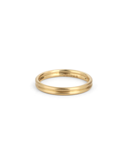 18ct yellow gold joined double band ring, satin finish.