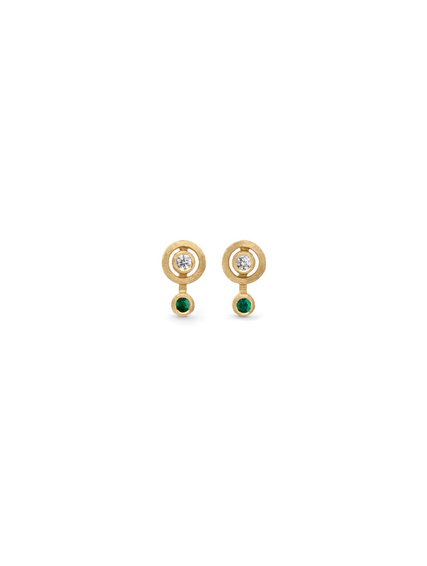 Earstuds in 18ct yellow gold with circular detail, set with white diamond and green emerald.