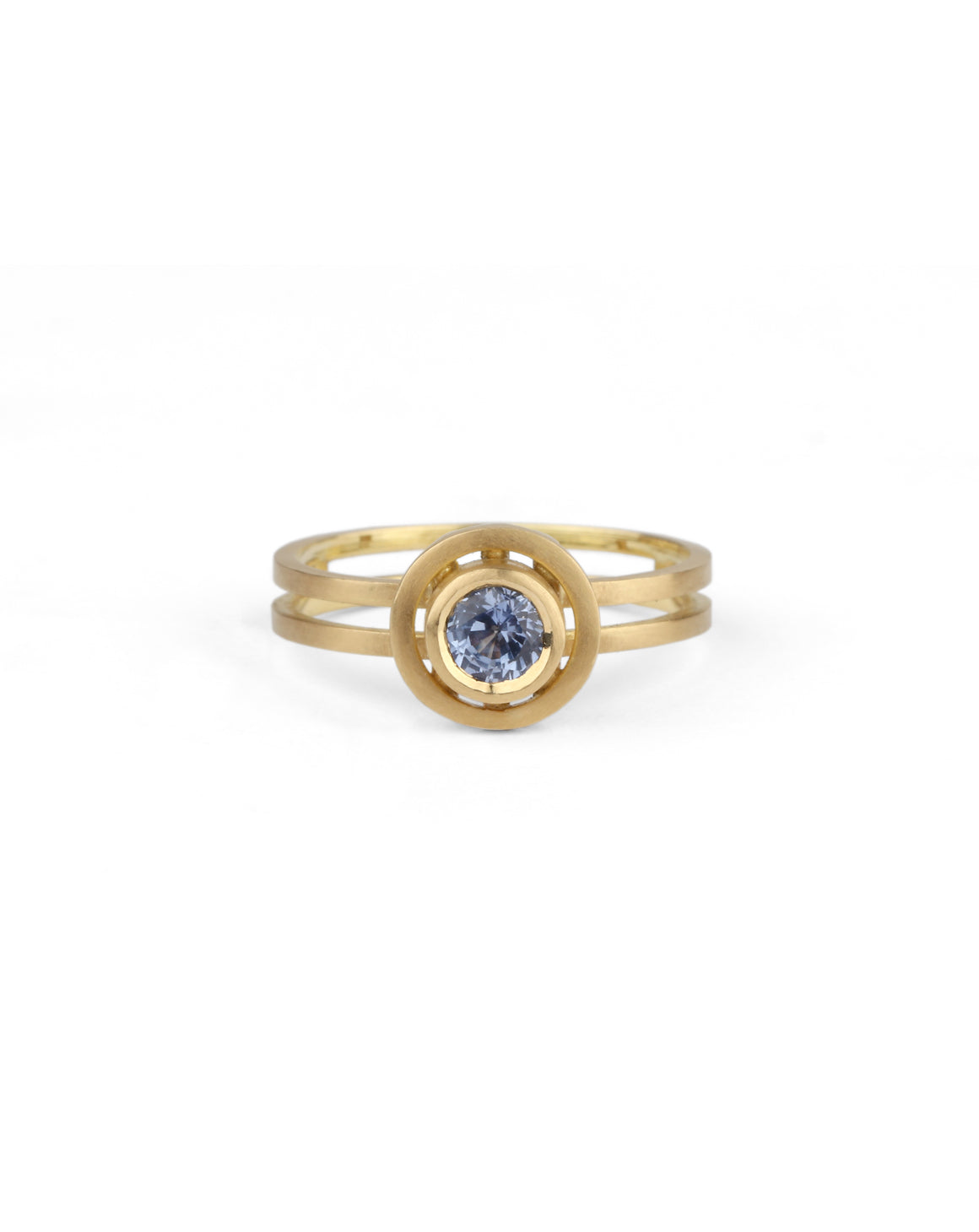 Round blue sapphire ring, circular detail and double band. 18ct yellow gold with satin finish. 
