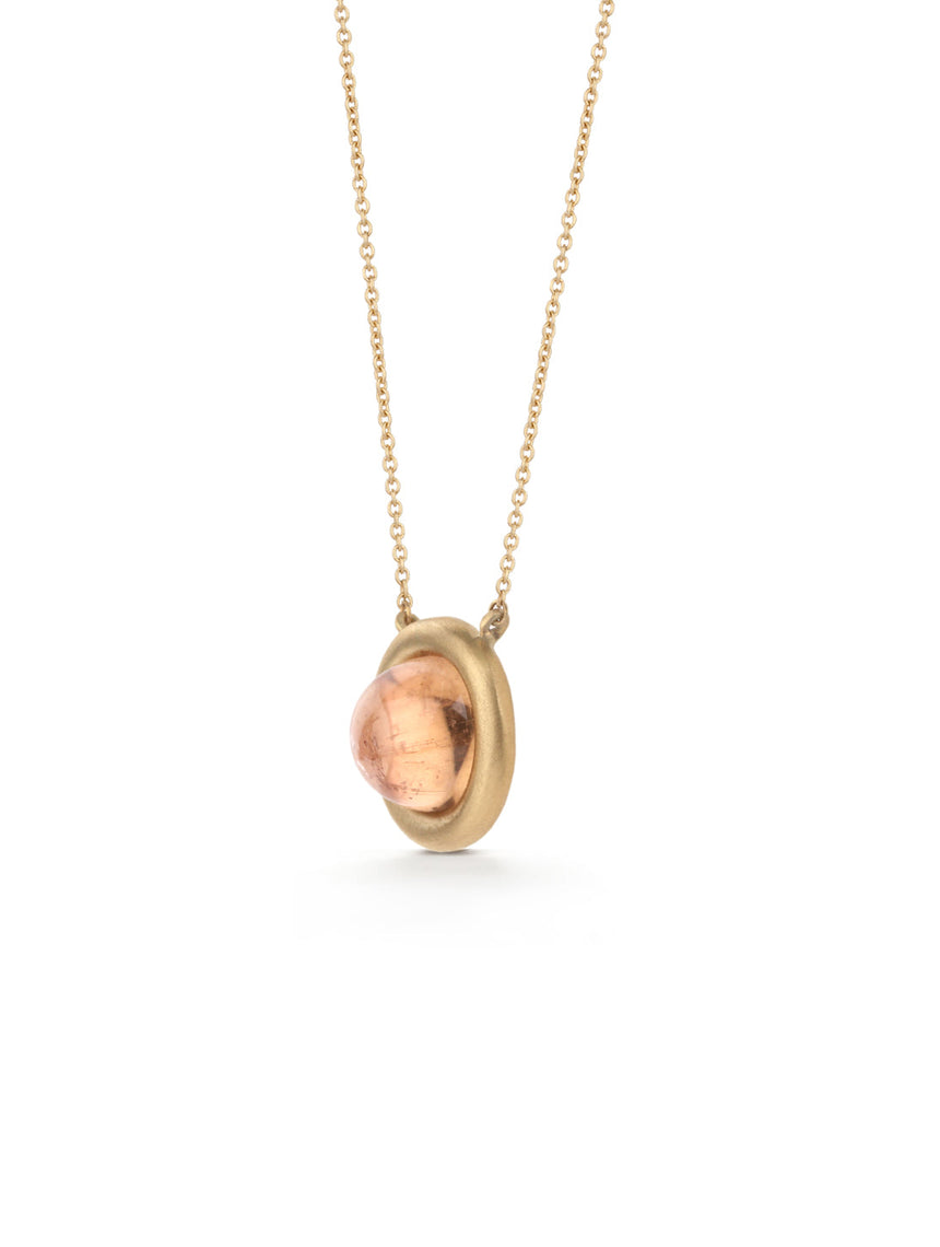 Oval pendant with a peach tourmaline. 18ct yellow gold, satin finish. Side view.
