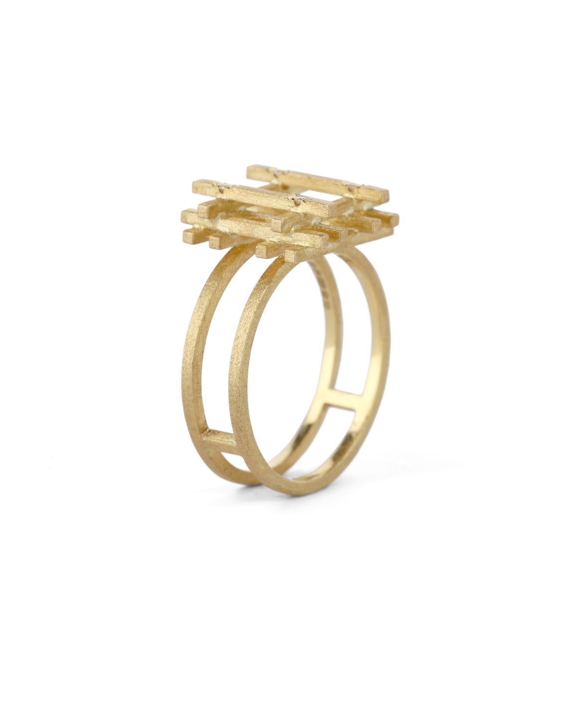 Geometric statement ring with square form and four white diamonds. 18ct yellow gold, textured gold. Side view.