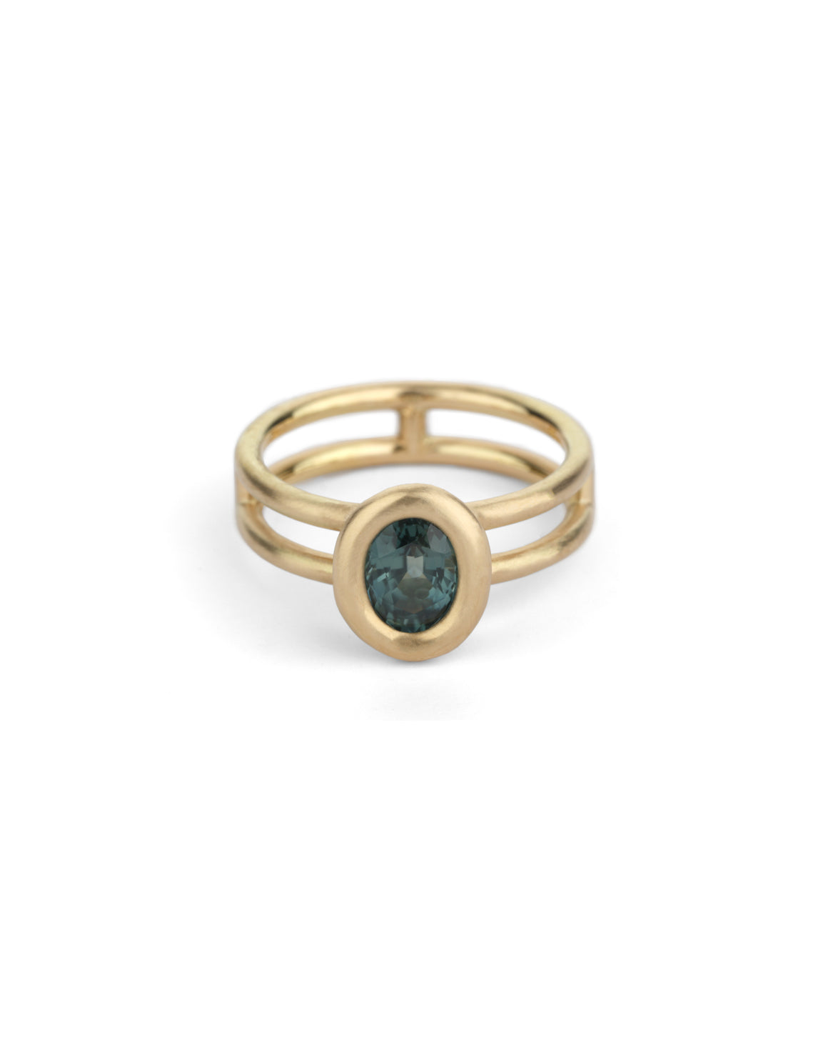 Solitaire ring with oval teal sapphire and double band. 18ct yellow gold, satin finish.